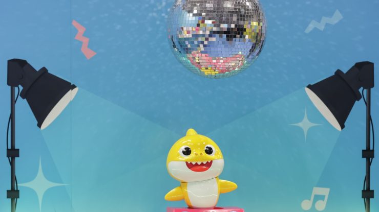 Prizonieri torturați cu melodia „Baby Shark”. Cum își justifică gardienii acțiunile