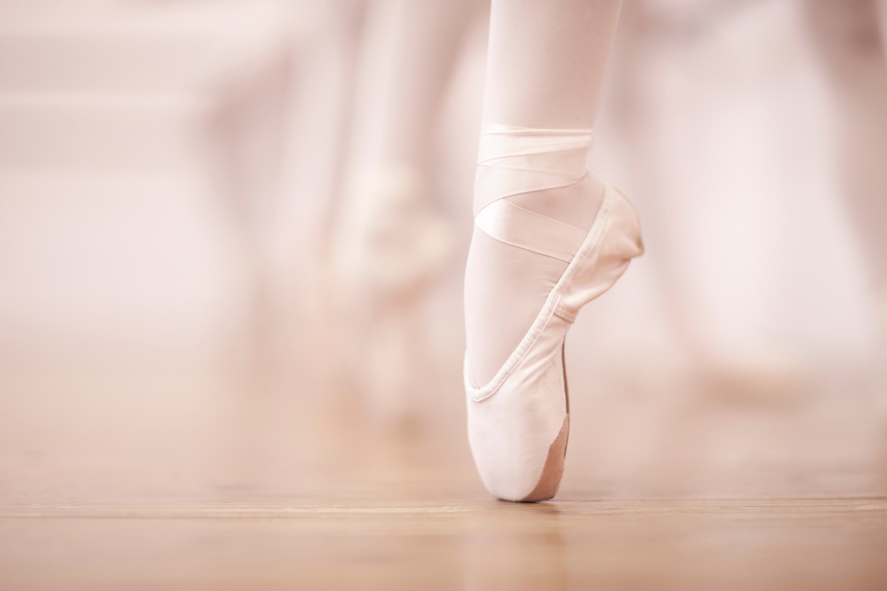 Protest pe ritmuri de balet, în Italia. Balerinele sperau să înceapă repetiţiile, dar au găsit lacătul pe uşă