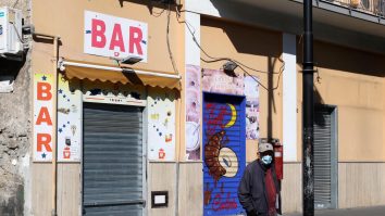 Carantina dă cu minus la Napoli. Sute de proprietari din HoReCa au protestat pentru a treia zi la rând