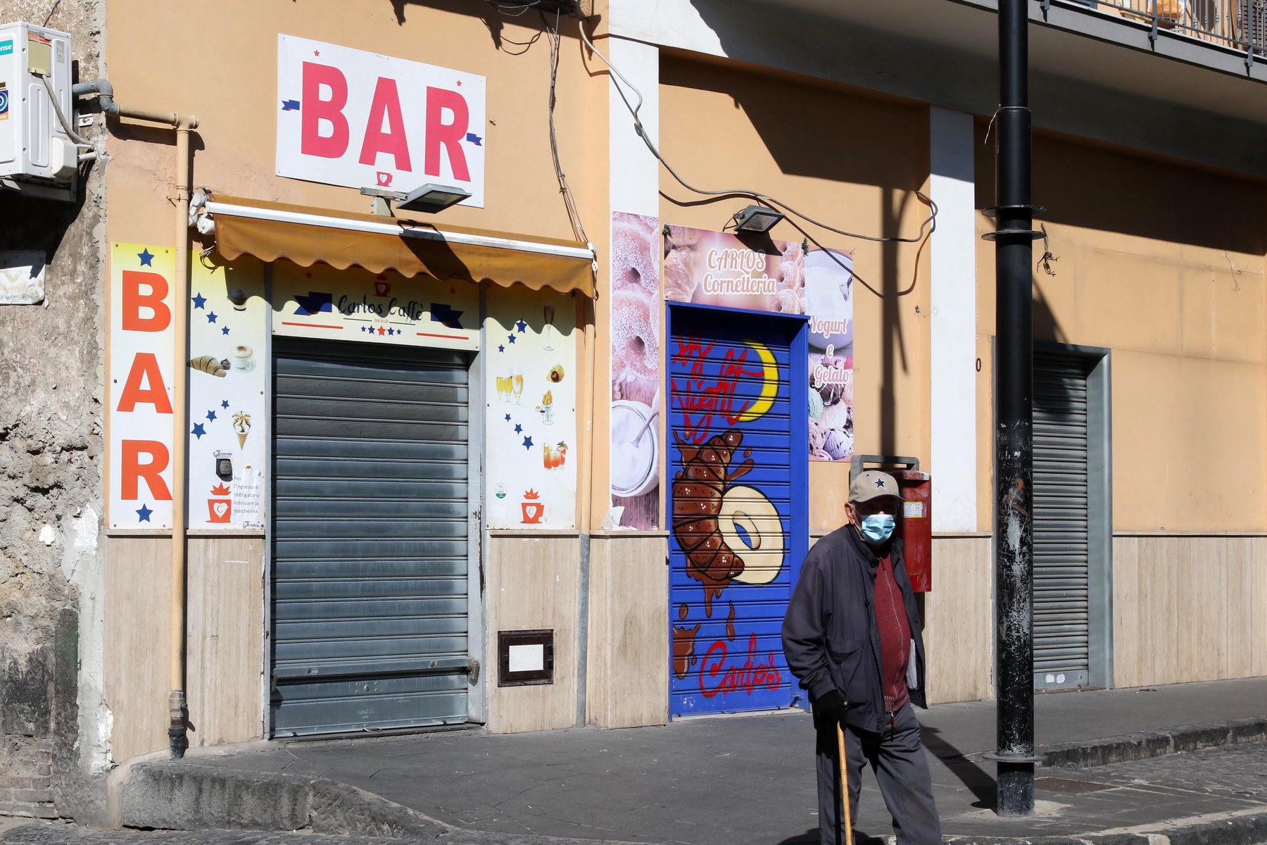 Carantina dă cu minus la Napoli. Sute de proprietari din HoReCa au protestat pentru a treia zi la rând