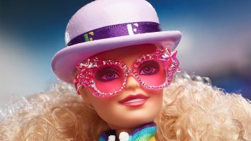 Elton John are propria păpușă Barbie. Cât costă și de unde poate fi achiziționată