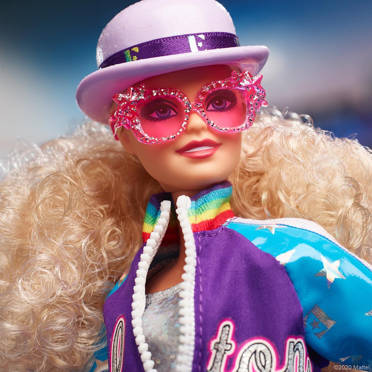 Elton John are propria păpușă Barbie. Cât costă și de unde poate fi achiziționată
