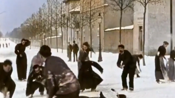O bătaie cu bulgări de zăpadă a fost filmată în 1896, în Lyon, Franța