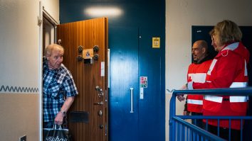 Țara europeană în care măsurile sunt pe dos: Oficialii îndeamnă bătrânii să nu stea în autoizolare