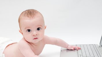 Ce a făcut un cuplu elvețian cu fetița lor pentru a câștiga 18 ani de Wi-Fi gratuit