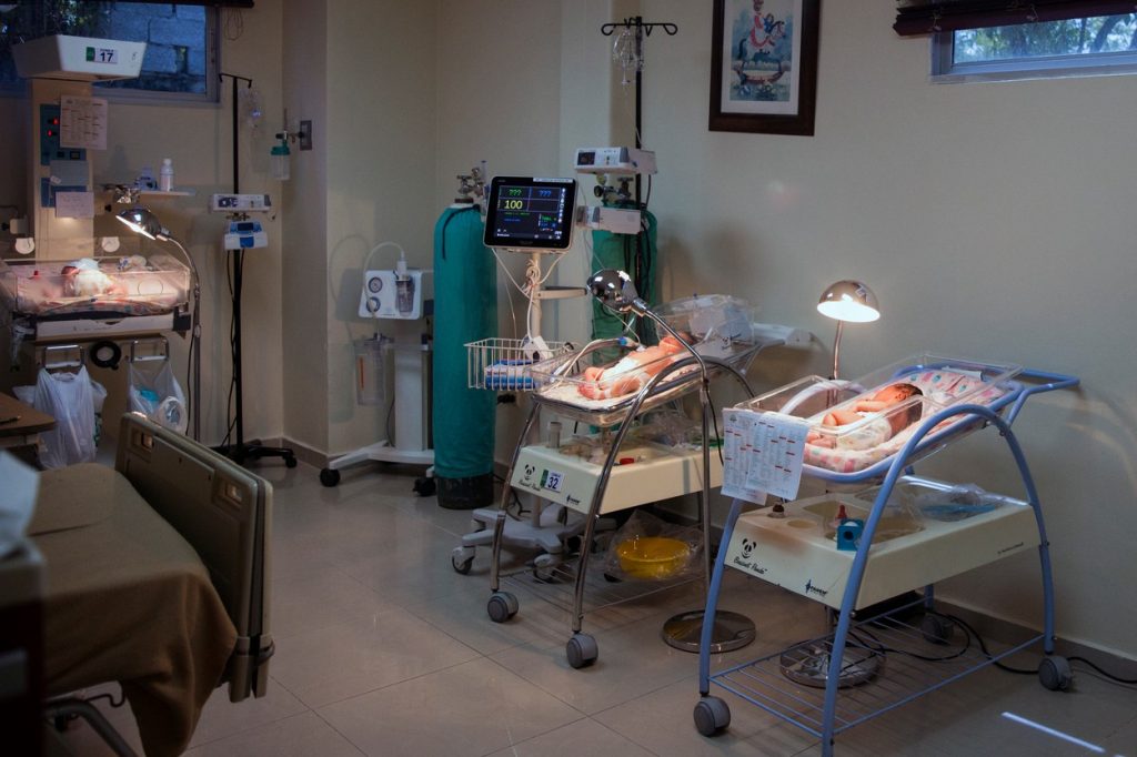 bebelusi-spital