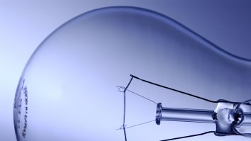 Pandemia şi războiul „sting lumina” unui important producător de becuri din Ungaria