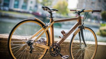 Bicicletele din lemn sunt noua modă, iar prețul e pe măsura: 3.500 de euro
