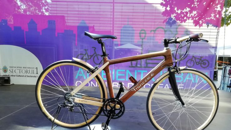 Bicicletele din lemn sunt noua modă, iar prețul e pe măsura: 3.500 de euro