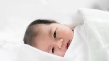 Bonus de pandemie pentru creșterea natalității. Țara în care familiile primesc bani pentru a fi încurajate să aibă copii