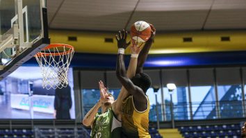 În urmă cu aproape 90 de ani, baschetul a devenit oficial sport olimpic