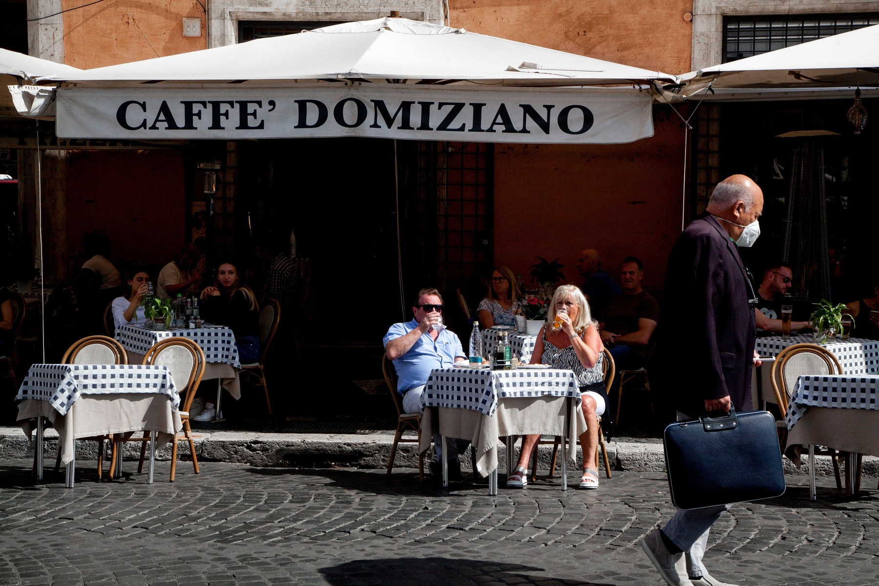 Guvernul italian ajută afacerile lovite de criză cu subvenții de 100 de miliarde de euro