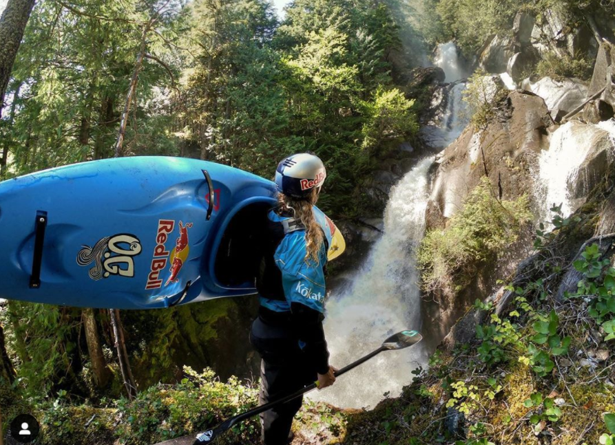 Dependent de adrenalină. Un american transformă caiacul în sport extrem