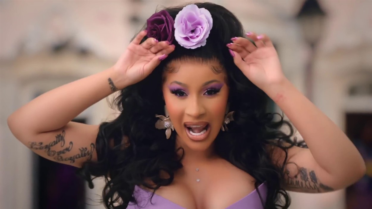 Cântăreața americană Cardi B, luată la rost după ce a organizat o petrecere în care nu s-au respectat măsurile de protecție anti-COVID