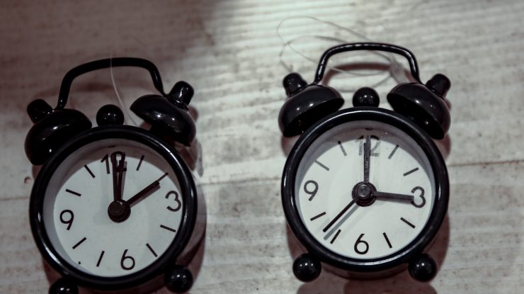 Ora de iarnă 2022. Vom dormi mai mult. Când vom da ceasurile înapoi cu o oră