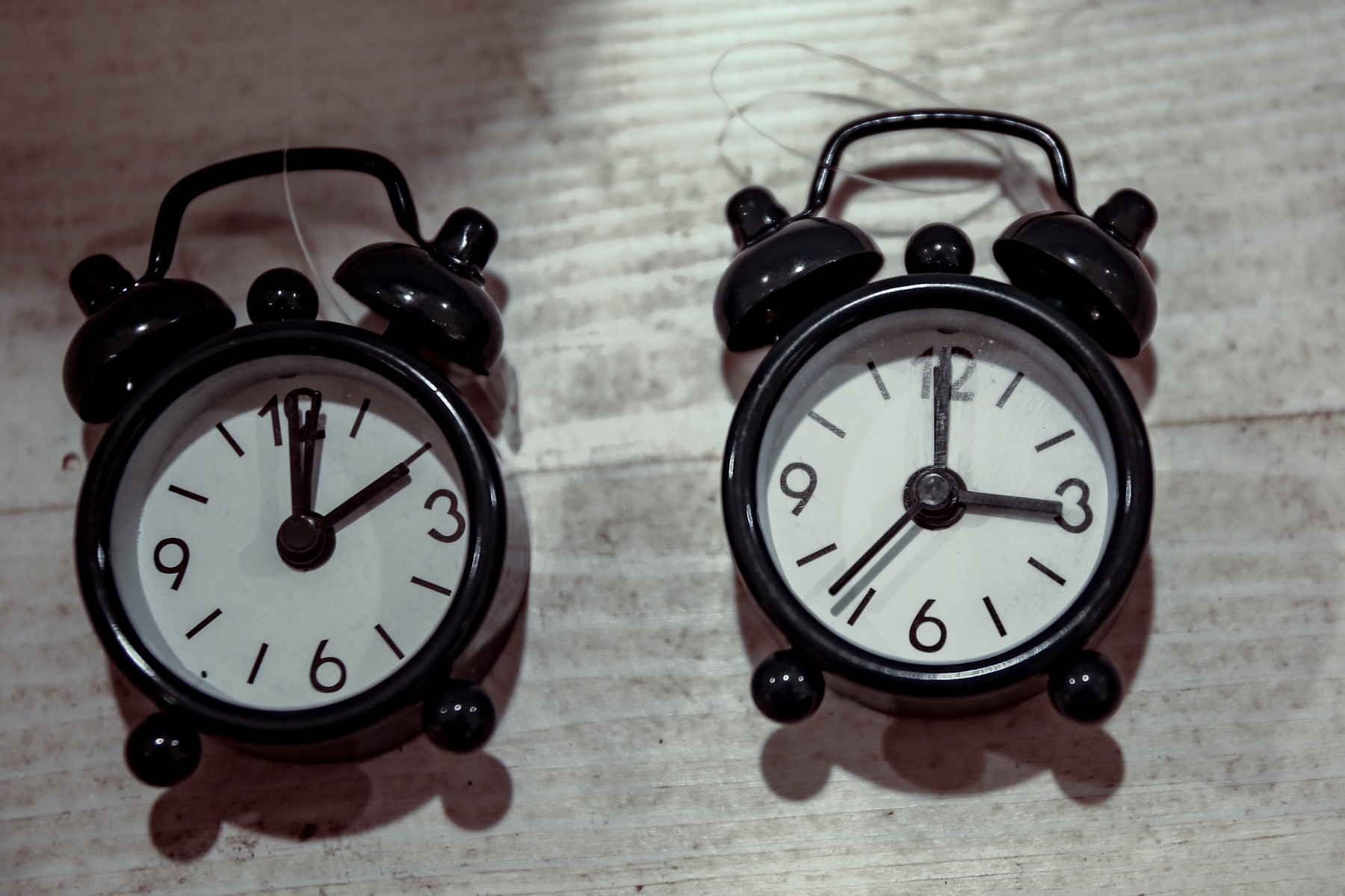 Ora de iarnă 2022. Vom dormi mai mult. Când vom da ceasurile înapoi cu o oră