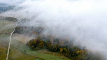ANM a emis atenționări de ceață și vânt puternic pentru mai multe județe din țară. Cum va fi vremea astăzi în București