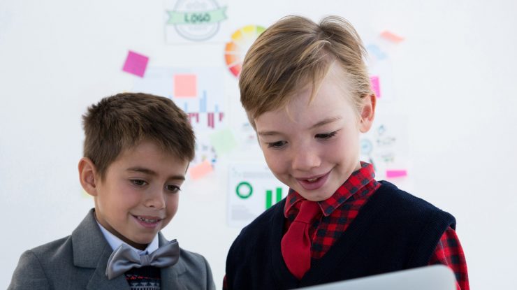 Școala online e somn online. Copiii au probleme de concentrare