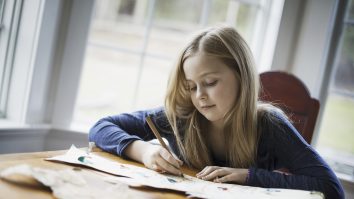 Sunt 50% mai multe cereri pentru înscrierile la afterschool. Sunt singura speranță a părinților