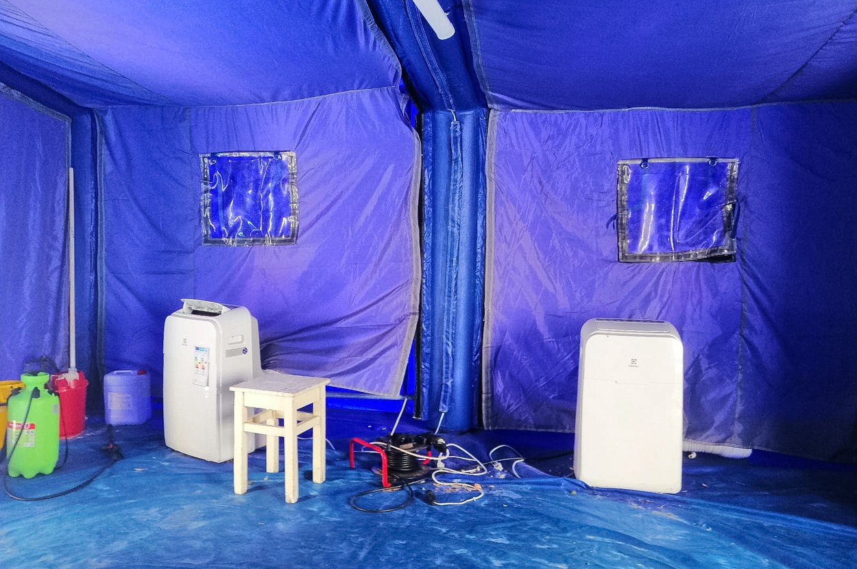 Măsuri Covid-19: Corturi de triaj în curţile a două spitale din Capitală