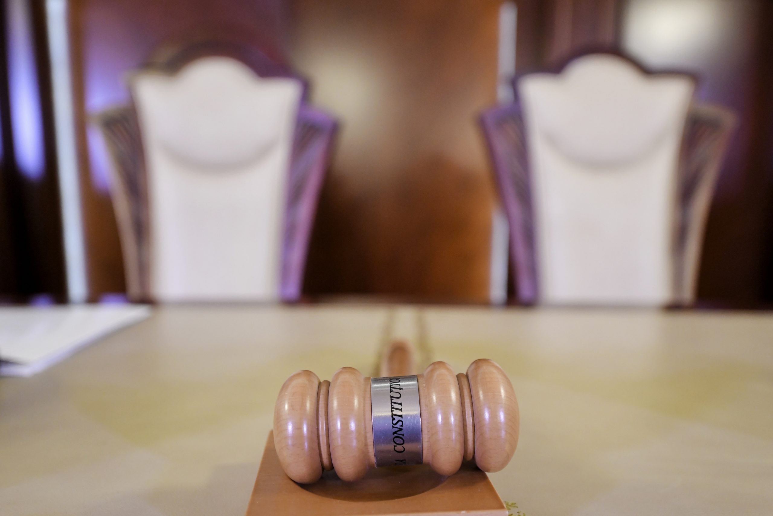 CCR a decis. Sesizarea Avocatului Poporului privind două articole din Legea carantinei a fost respinsă