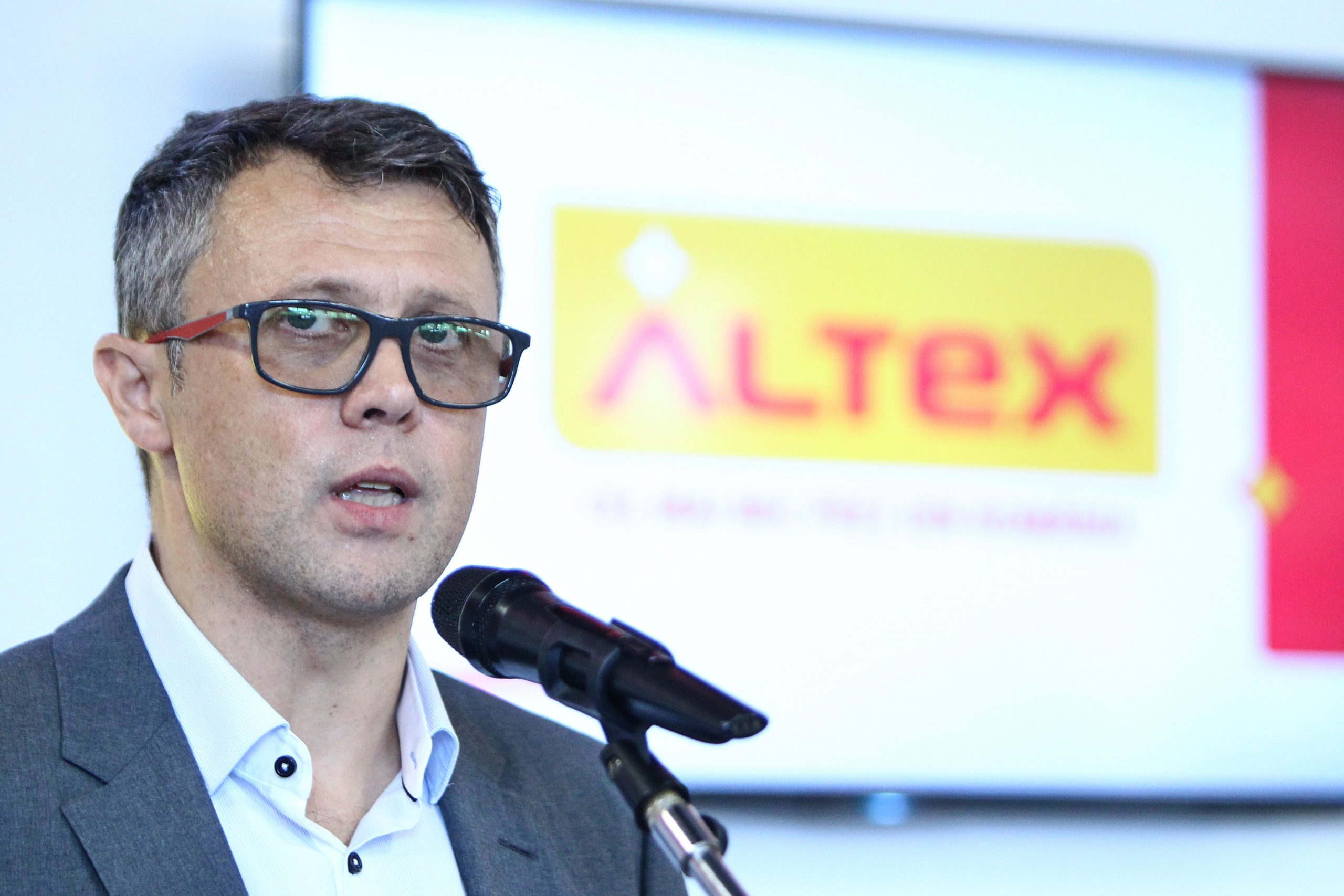 Altex România, gata să atingă 1 miliard de euro cifră de afaceri, în ciuda crizei Covid-19