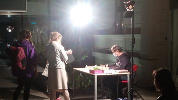 Dan Perjovschi oferă 274 de desene cadou, în semn de protest, la Noaptea Albă a Galeriilor