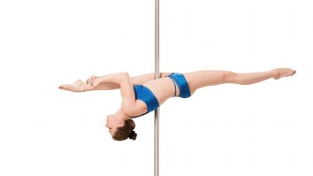 Dansul la bară a devenit sport oficial în 2017. Unde poți merge la cursuri în București