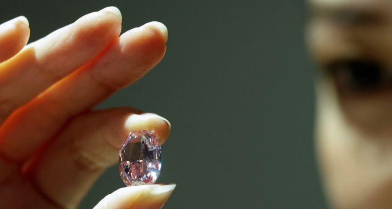 Un diamant roz, care este estimat la 38 de milioane de dolari, va fi scos la licitație