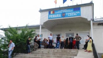 Un primar din județul Botoșani i-a făcut cetățeni de onoare pe 35 de apropiați, chiar în ultimele zile ale mandatului