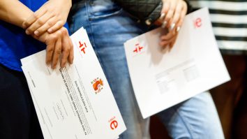 PSD îl acuză pe șeful Grupului de Comunicare Strategică că și-a falsificat diploma de licență