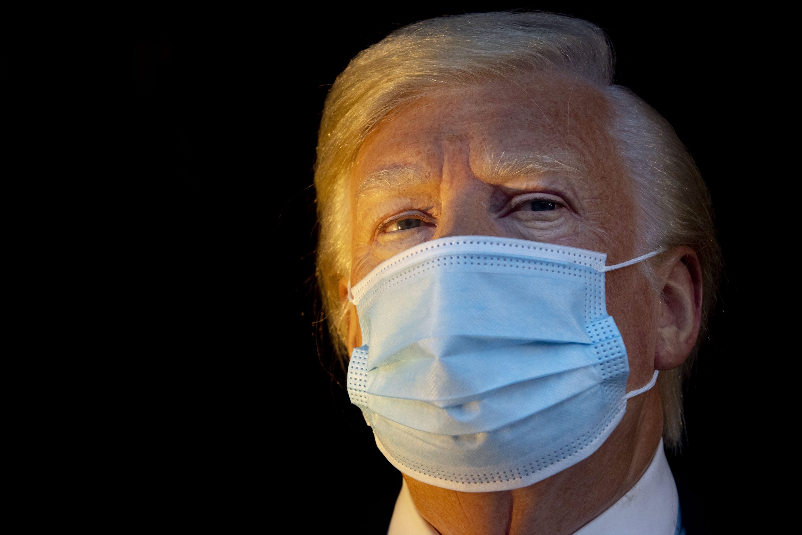 Trump a știut că are COVID-19, dar nu a dezvăluit rezultatul testului rapid. În așteptarea rezultatului celui de-al doilea test, a participat la o emisiune TV. LIVE UPDATE