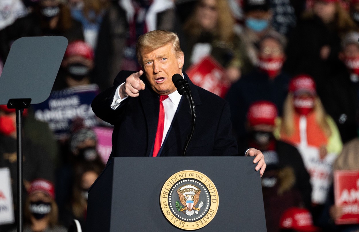 Trump spune că sistemul SUA de raportare a morţilor e greşit: „Doctorii și spitalele iau mai mulți bani”