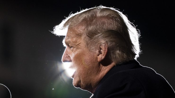 Donald Trump, puternic asociat cu fakenews-urile de pandemie, spun cercetătorii