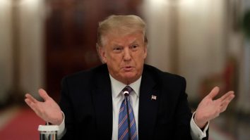 Trump va fi externat în această noapte: „Mă simt foarte bine. Nu vă temeți de COVID”
