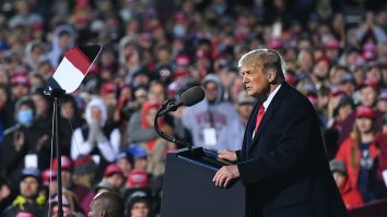 Pe cine ar fi putut Donald Trump să infecteze