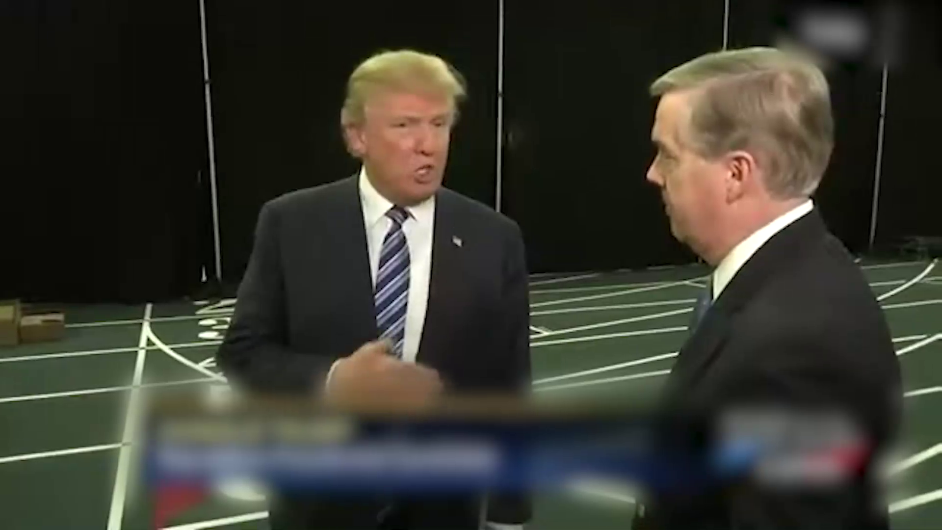 Moderatorul dezbaterii de azi dintre Trump și Biden a fost suspendat din funcție. Reacția lui Trump