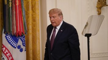 Donald Trump e candidatul ideal la o formă severă de Covid-19: scurt istoric al „dosarului medical“