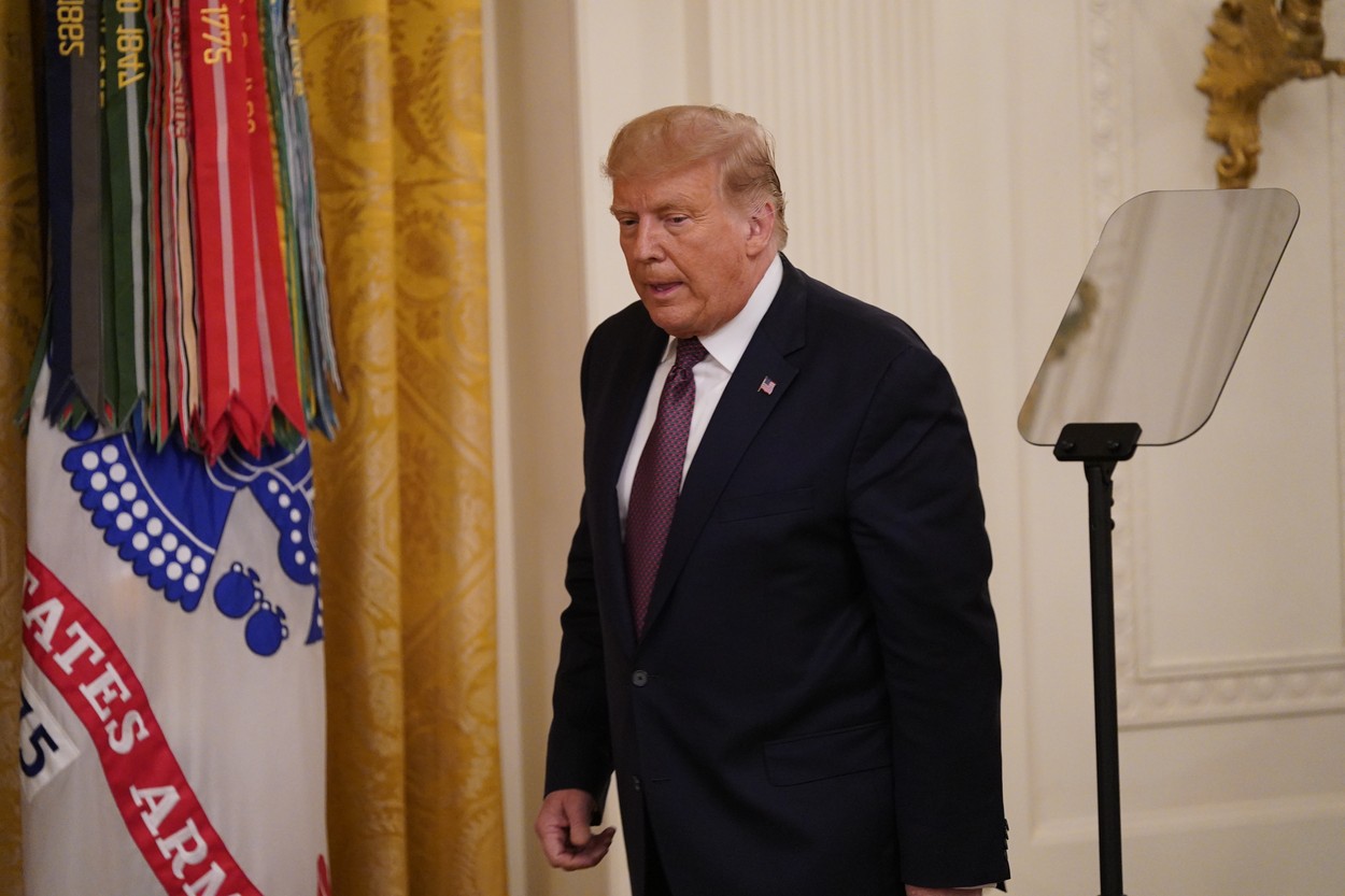 Donald Trump e candidatul ideal la o formă severă de Covid-19: scurt istoric al „dosarului medical“