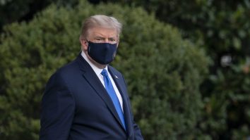 Donald Trump are coronavirus. Primul mesaj transmis de pe patul de spital