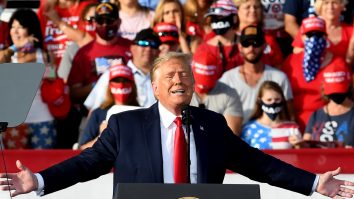 „Trump Pacificatorul”. După ce a împăcat Israelul și Emiratele Arabe Unite, Trump e arbitru în conflictul dintre Israel și Sudan