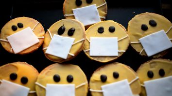 13 adolescenți duși la spital, după ce au mâncat dulciuri cu canabis