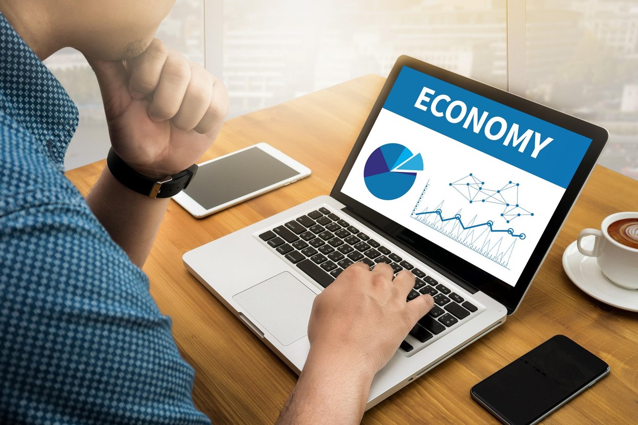 Economiști: Până la finalul anului o să ajungem la un deficit bugetar de 9% din PIB. Ce se întâmplă cu taxele