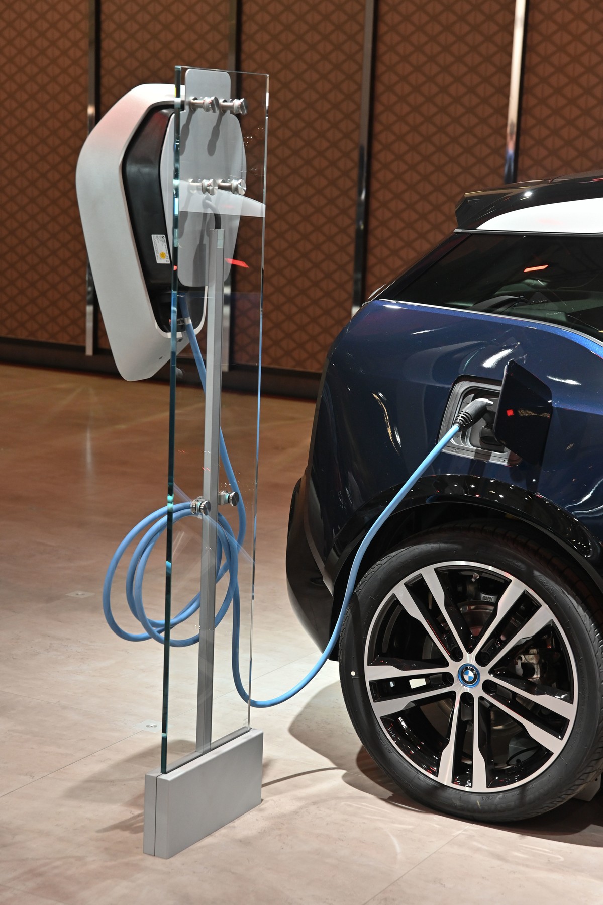 În România s-au vândut aproximativ 3000 de mașini electrice în 2020. Ce spune un posesor de electrică