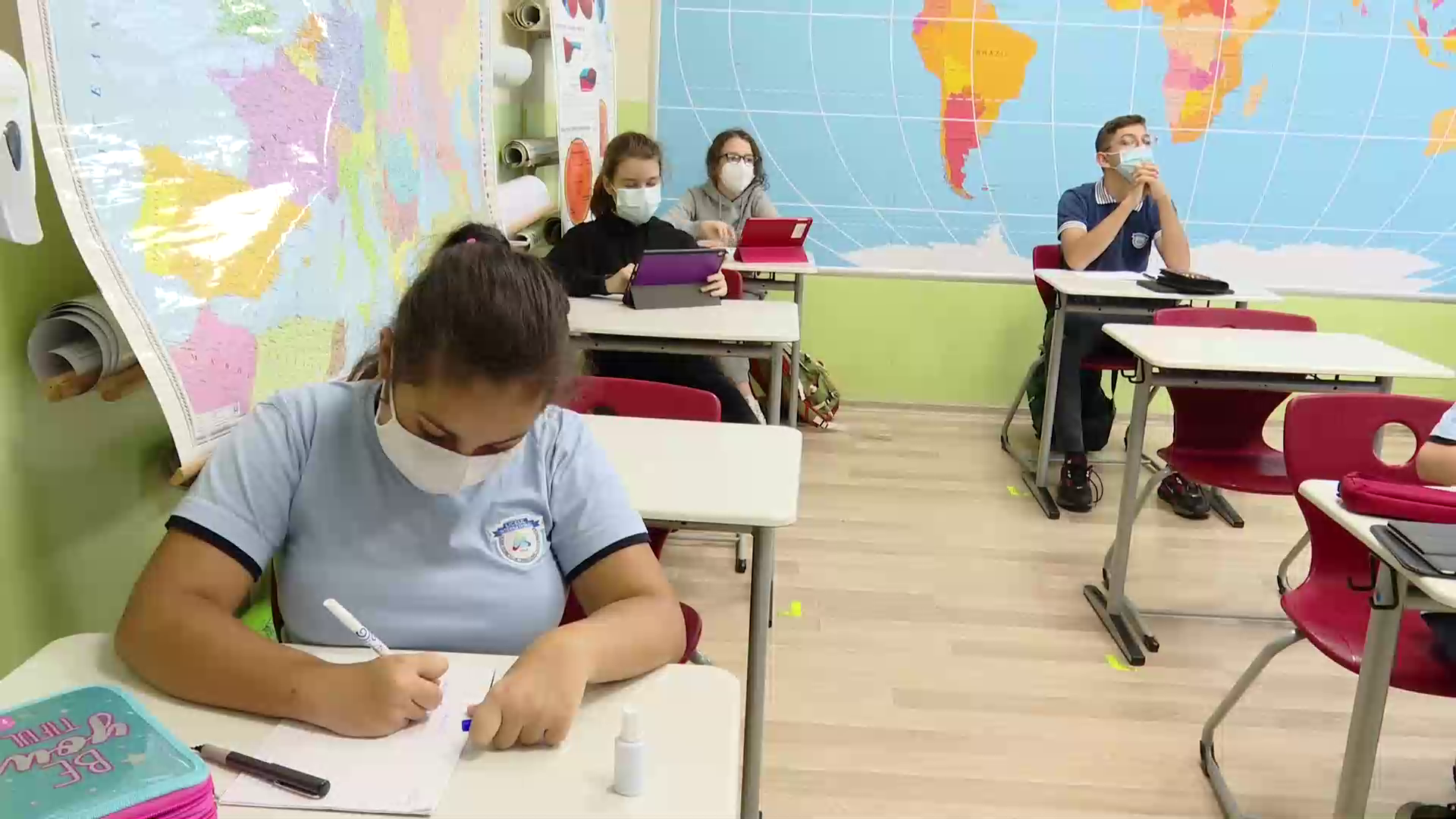 Ce ai face dacă ai fi ministrul Educației? Prima grijă a specialiștilor ar fi să redeschidă școlile