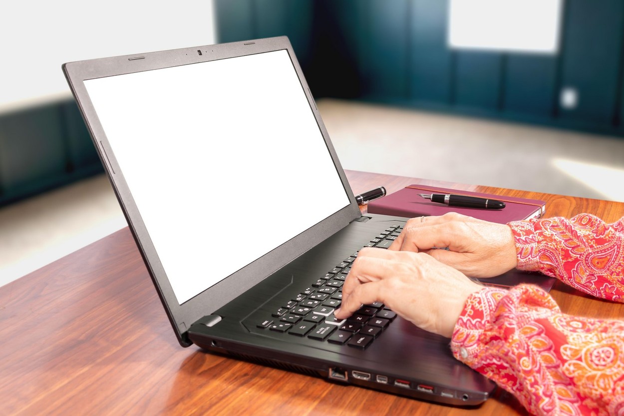 Toți elevii și profesorii din Capitală trebuie să-și schimbe urgent parolele de la platformele de învățare online