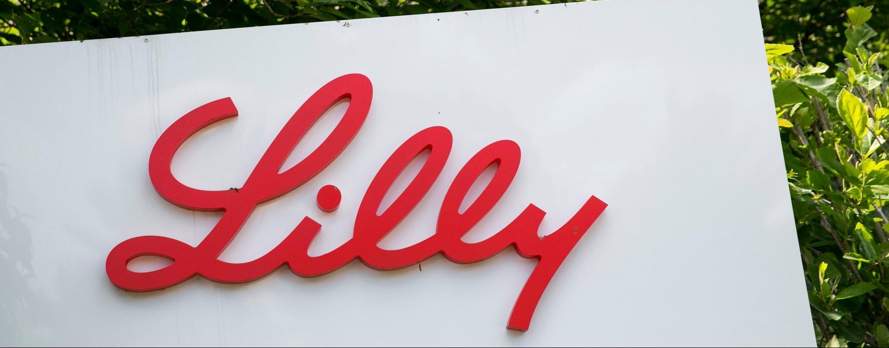 Compania Eli Lilly oprește testarea medicamentului anti-COVID „din motive de precauție”. FDA spune că a descoperit nereguli