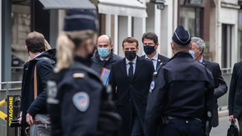 Franța va dubla numărul soldaților pentru o mai bună protecție. Macron: „Nu vom ceda”