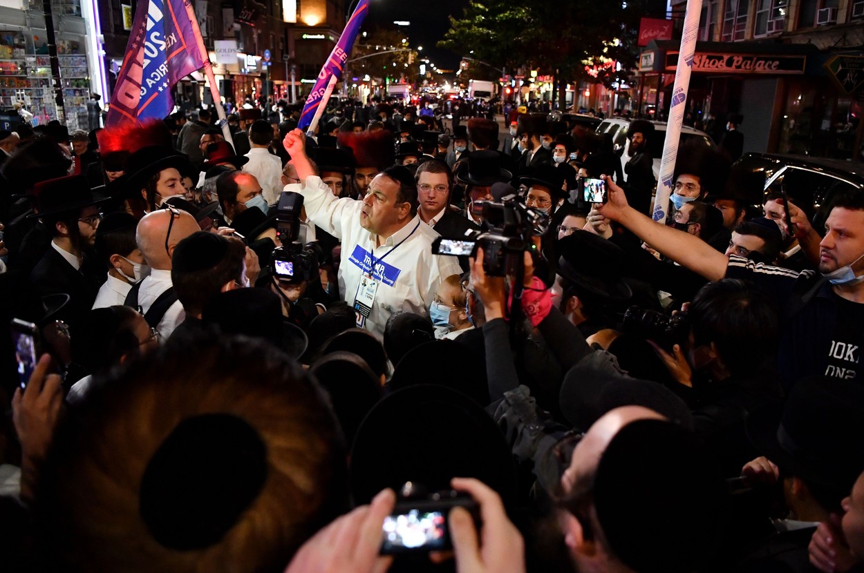 Sute de evrei au protestat la New York față de carantină. Se simt marginalizați și vizați în mod special de restricții