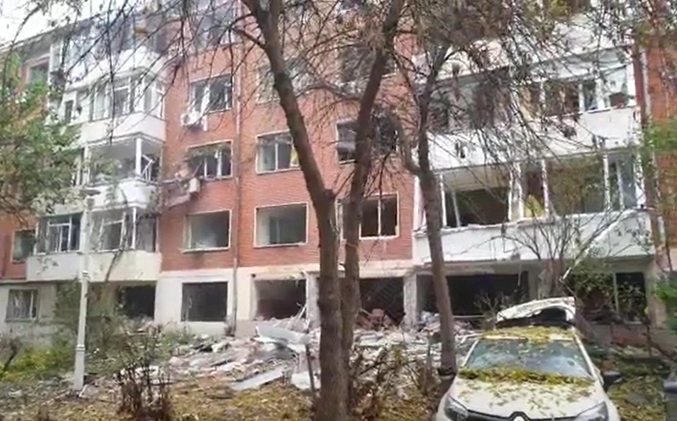 Explozie puternică într-un bloc din centrul oraşului Galaţi. Mai multe apartamente au fost distruse